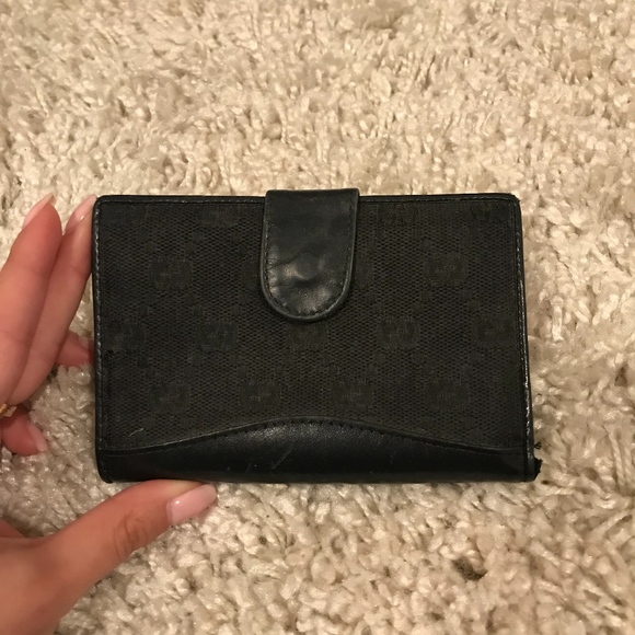 Black vintage GUCCI wallet! - Picture 2 of 8